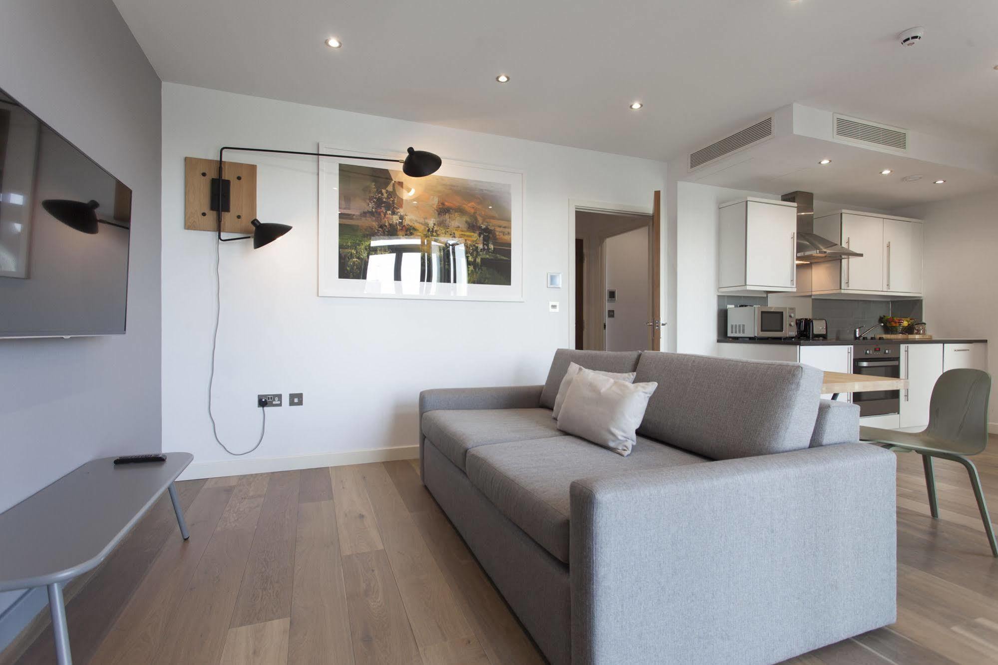 Aparthotel Adagio London Брентфорд Экстерьер фото
