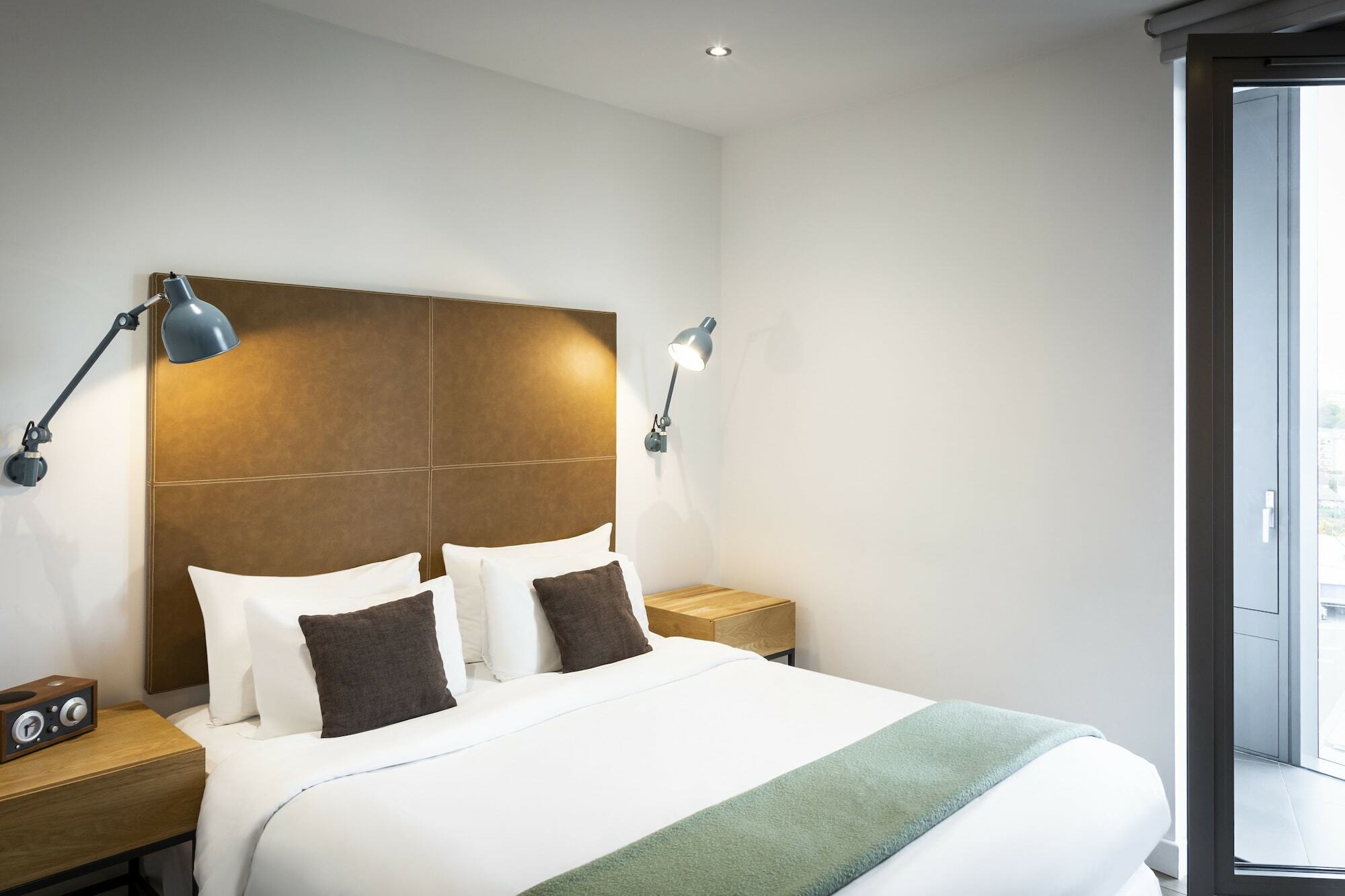 Aparthotel Adagio London Брентфорд Экстерьер фото